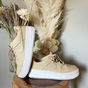 Nike Air Force 1 Sage Low 2 Desert Ore White